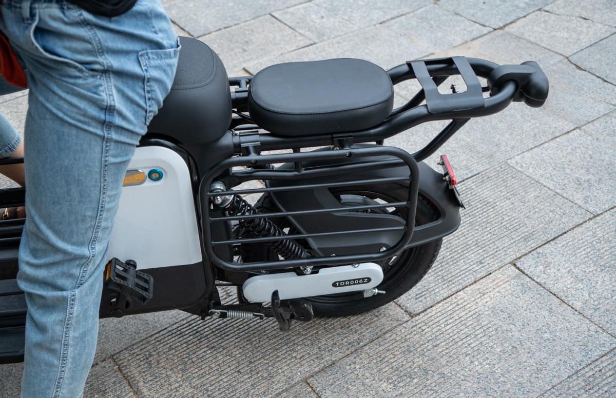 摩灵moi电动车银色,摩灵moi电动车视频