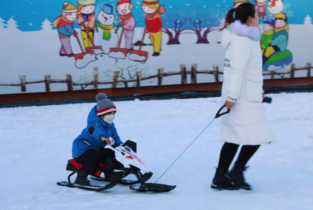 滑冰玩雪,滑冰场旅游