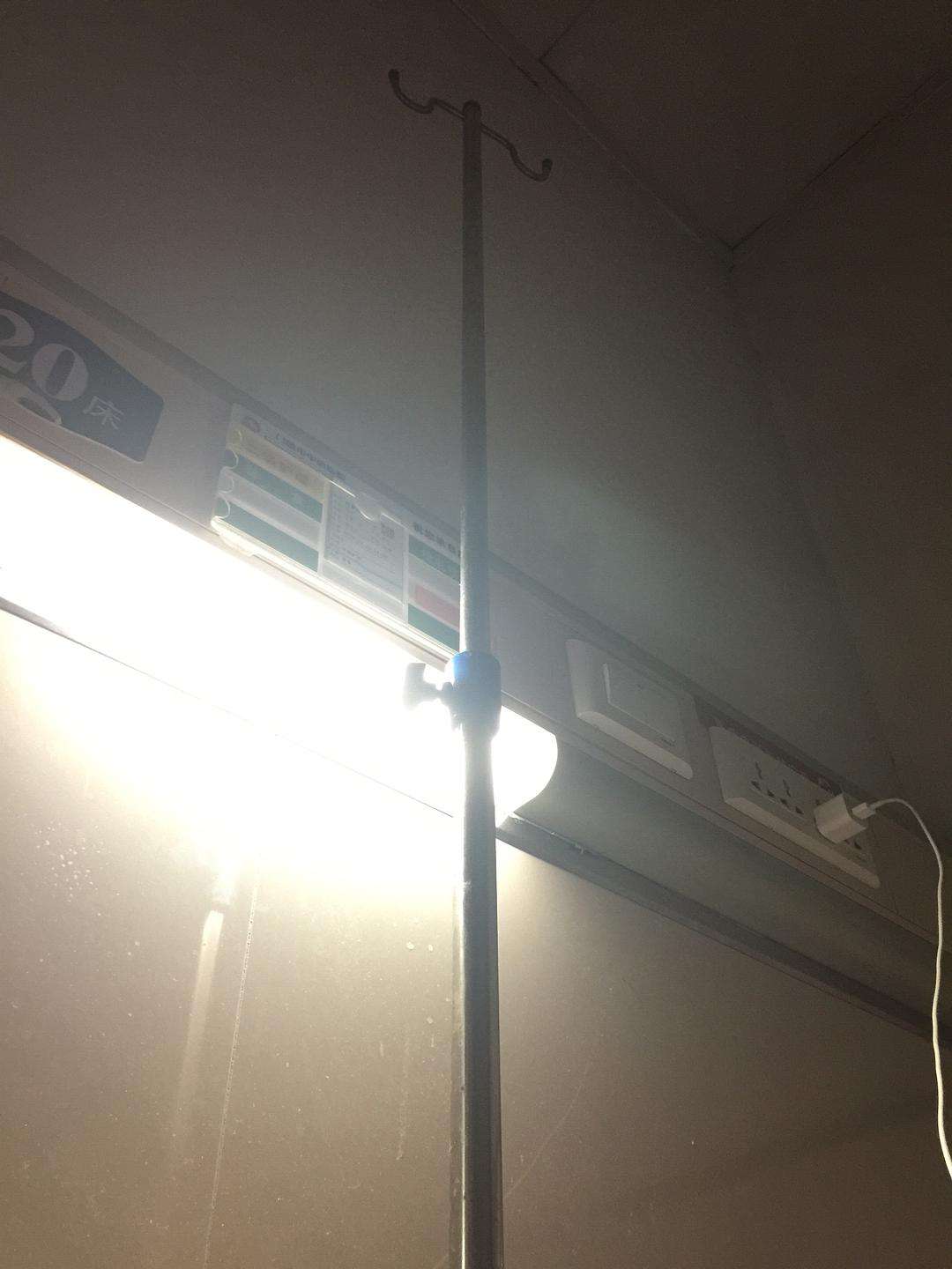 男孩得了怪病头部巨大,男孩得了怪病只有半个头