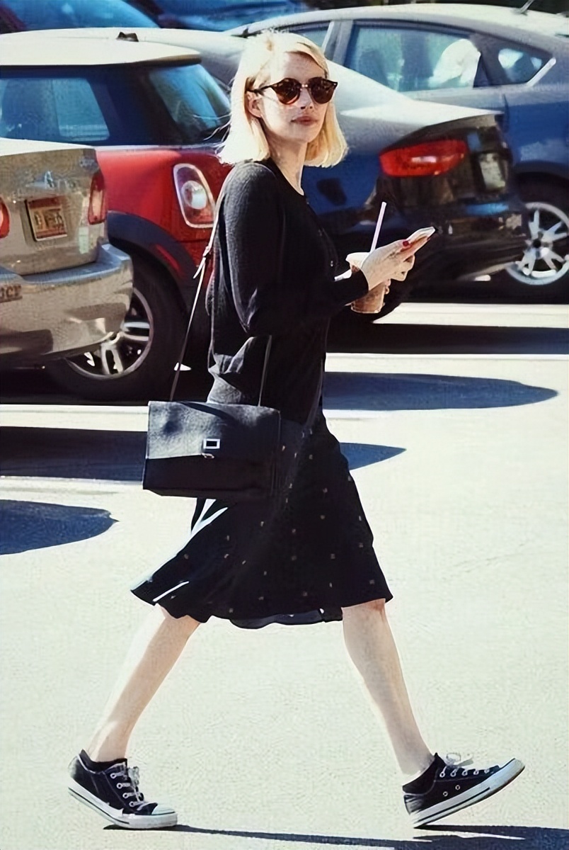 裙子小白鞋夏季,小白鞋帆布鞋怎么搭配裙子