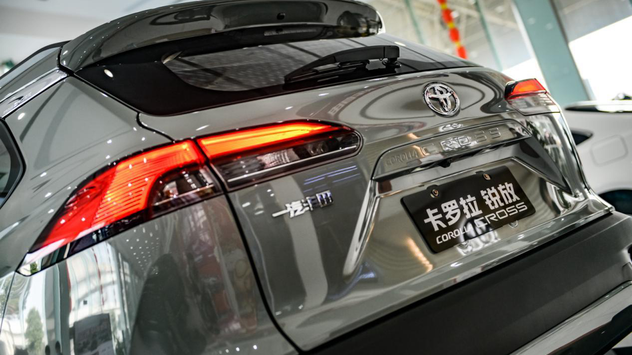 卡罗拉锐放2023混动配置,卡罗拉锐放2023混动标配款评测