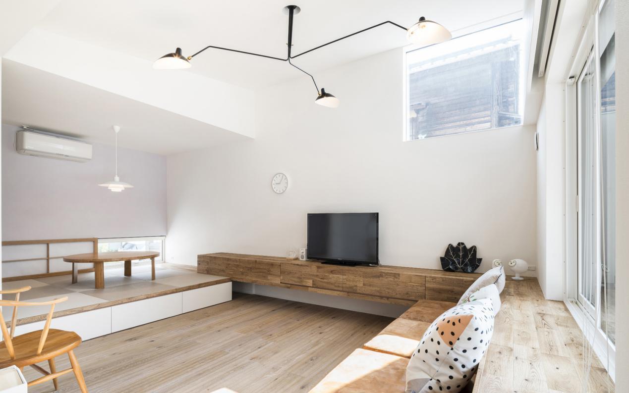 电视机应该挂墙还是坐式,电视机应该挂墙上还是放电视柜上