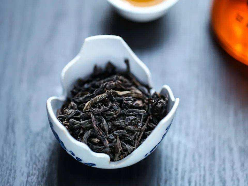 寒冷的冬天来了冬季喝什么茶好,冬季喝的茶首选什么茶