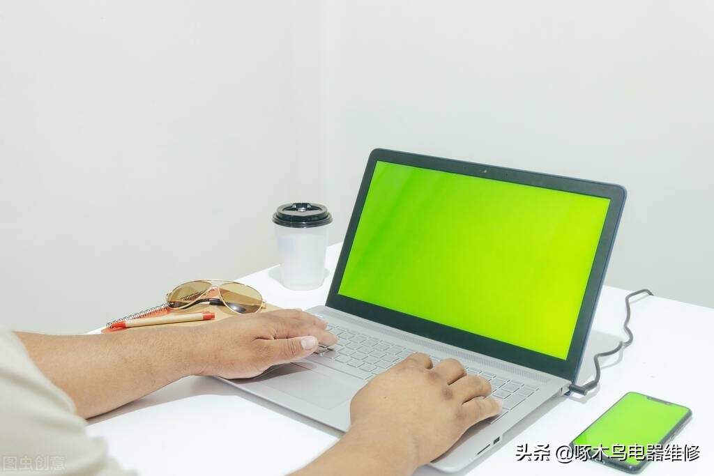 电脑成了黑白色了怎么调回来,电脑突然黑白色如何调整