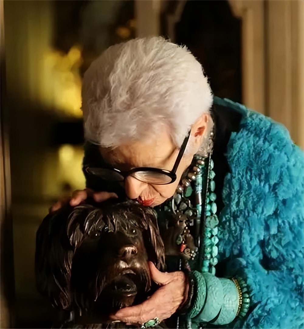 暖肤色穿蓝色好看吗,各种蓝色适合什么肤色的人穿