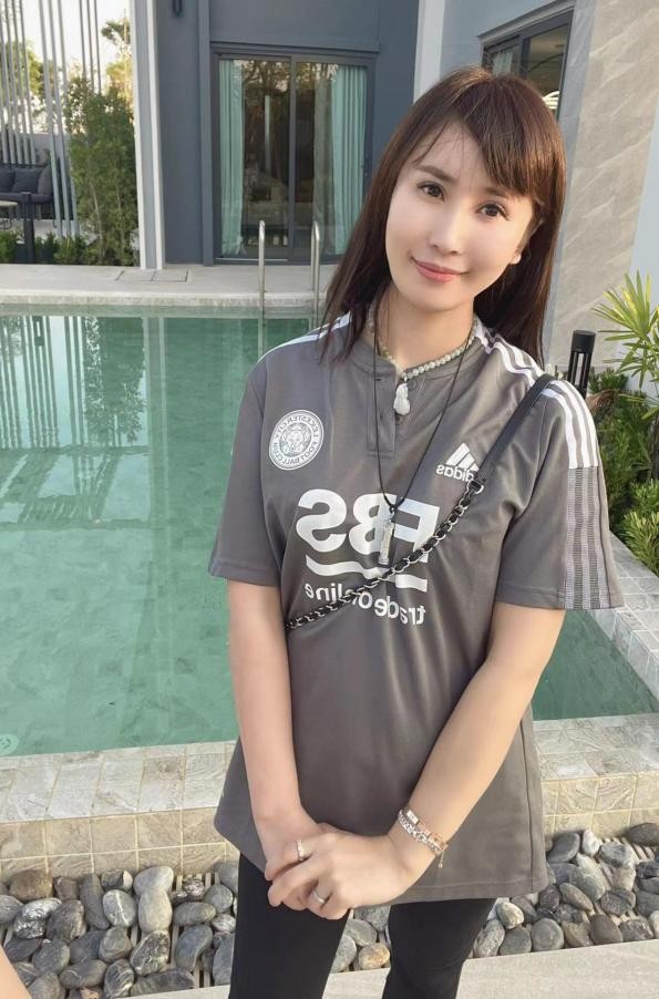 美女安检员婚前意外偏瘫，富二代未婚夫果断离开，靠代购买6套房