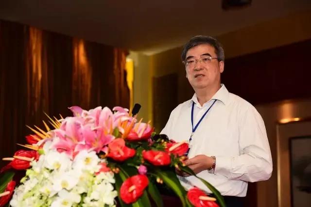 策马和骑马一样吗,策马和纵马区别