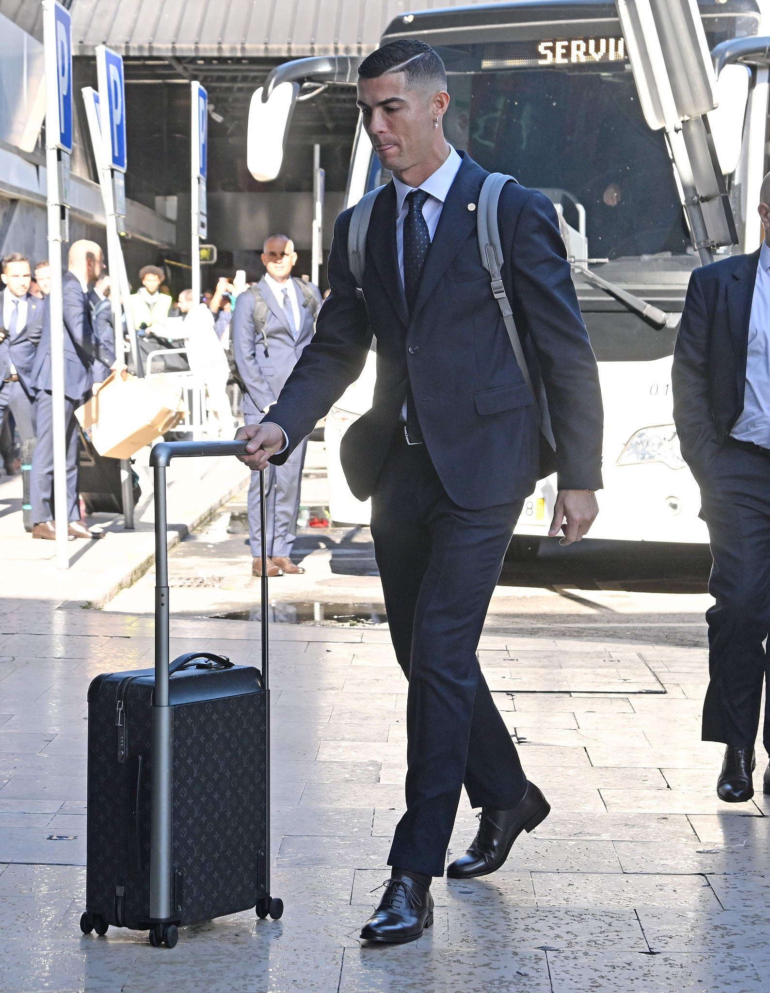 乔治娜晒c罗亲吻她脸颊照,乔治娜晒与c罗合照一生挚爱