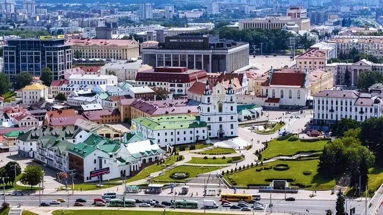 白俄罗斯风景迷人,美女是战略资源,矿用车世界第一,对我国免签