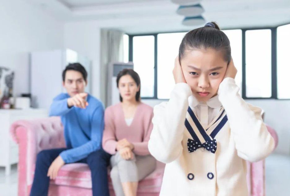 孩子哭闹发脾气怎么正确引导,面对孩子哭闹发脾气解决不了问题