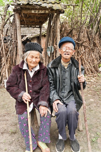 唐尚珺父亲因超生被丢教师工作，患舌癌到死都不知道儿子没上大学