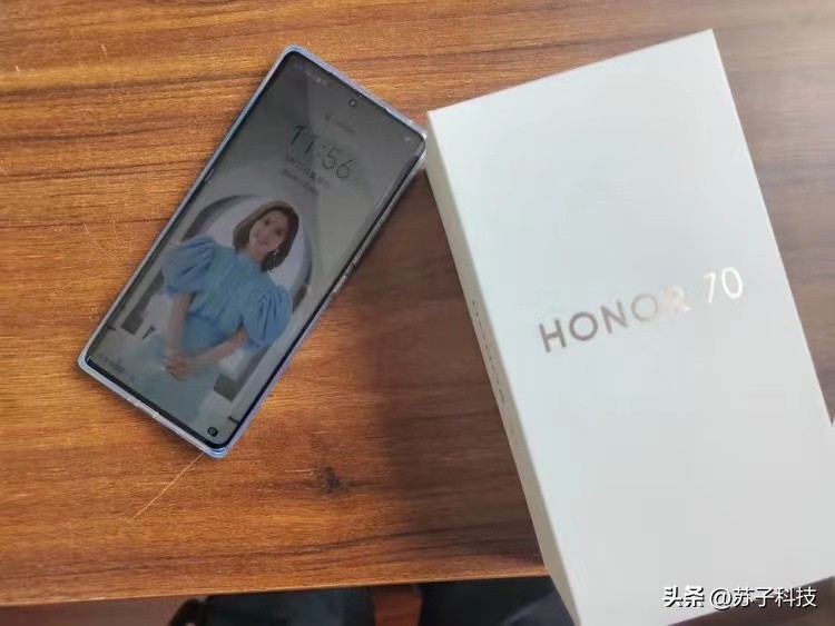 荣耀70系列定价2699起值得购买吗,荣耀70标配版到手价2099元