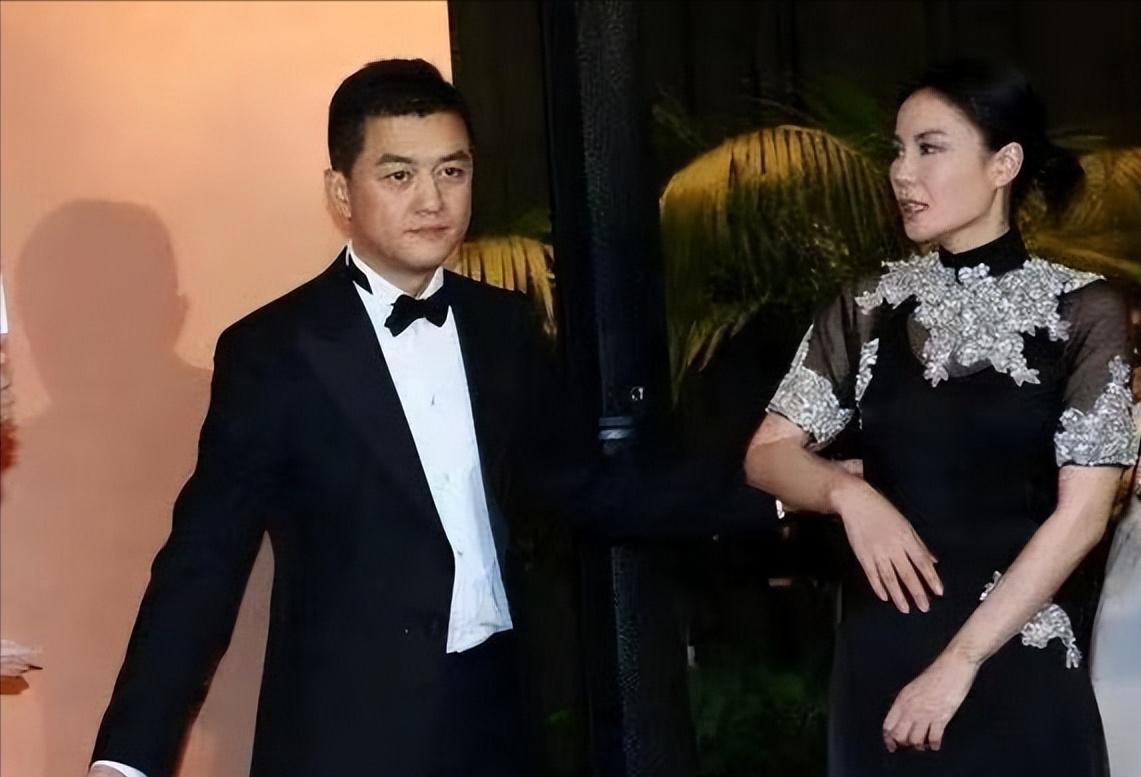 28岁的王菲和17岁的谢霆锋同台,王菲谢霆锋现在婚姻状况