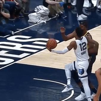 无对抗受伤回来执行罚球,无对抗受伤瞬间