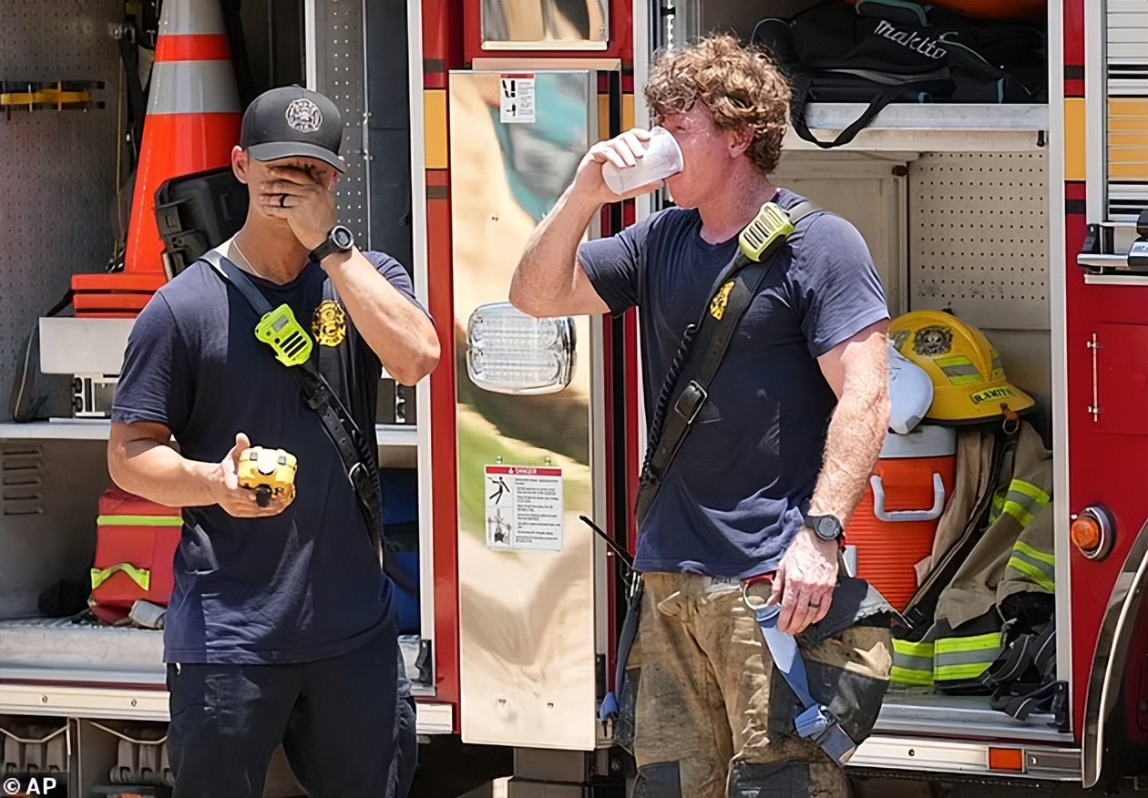 120°F↗（48摄氏度）各州拉响最高警报！所有人不要出门！