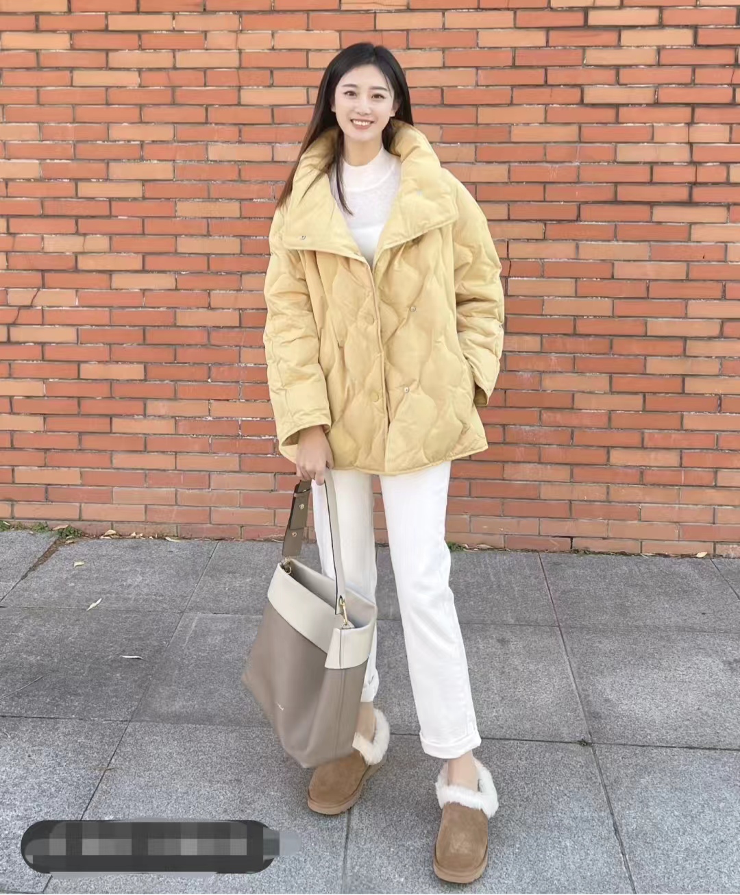 冬季穿什么颜色的羽绒服最百搭,流行的冬季羽绒服颜色搭配