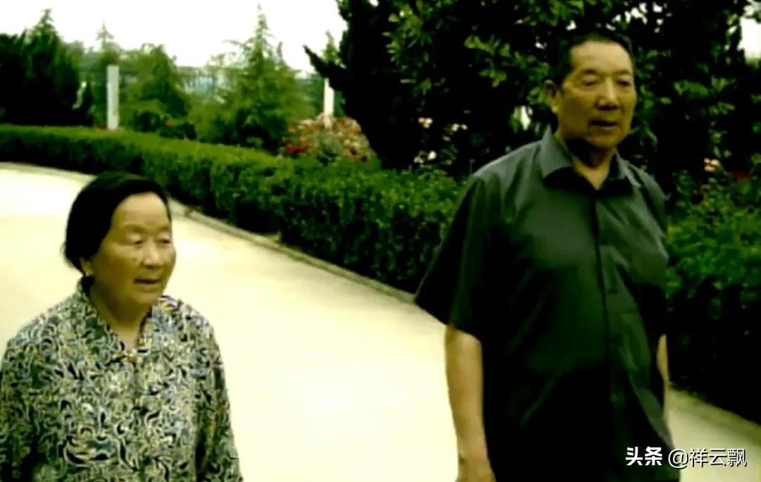 为父亲出头的女孩,为父亲出谋划策