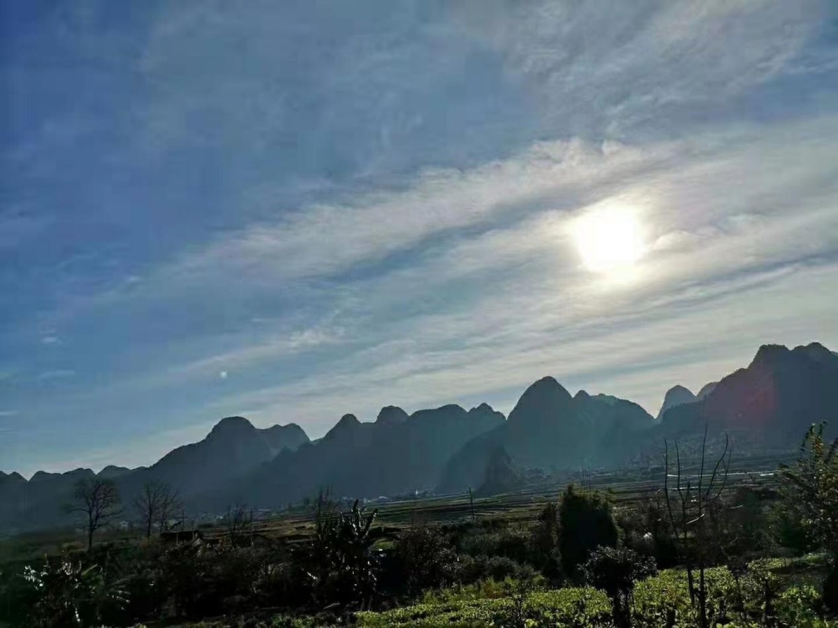 为什么兴义离贵阳那么远,兴义没有好玩的景点