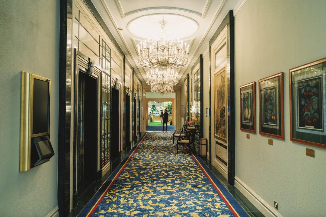 很老派、很雍容、很科技、很新潮，老钱风的“新酒店”