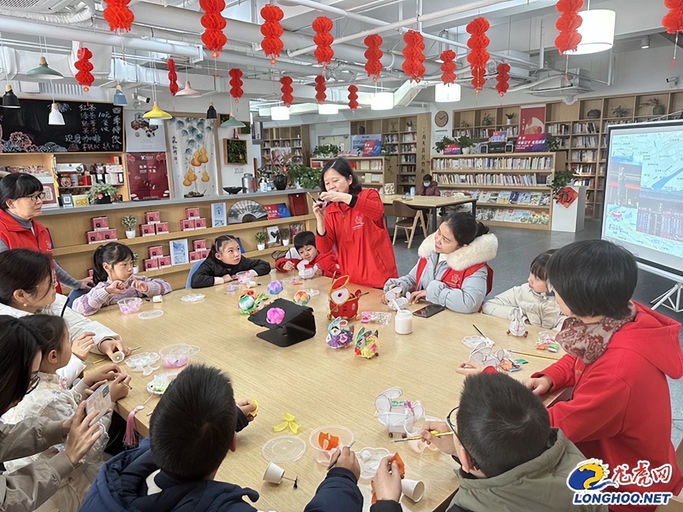 南京市江宁区吉山社区：“滚”元宵“包”汤圆三代同乐“吉味”年