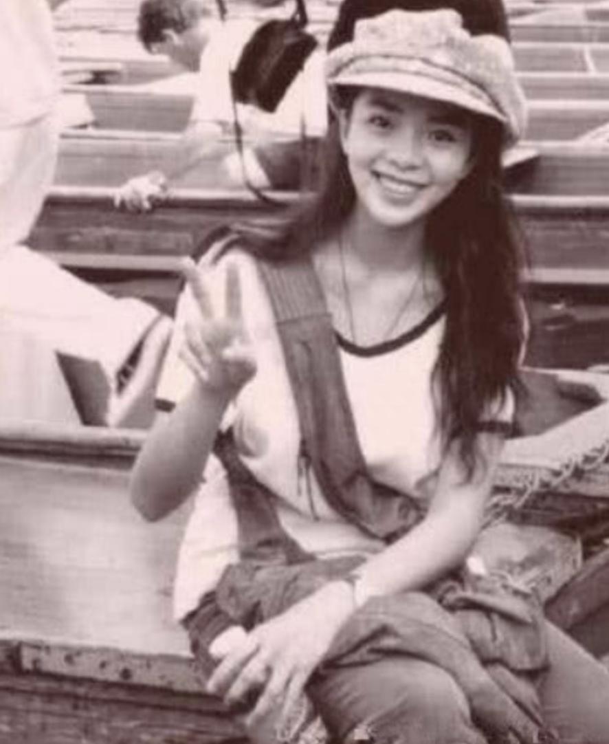 主持人朱迅哽咽痛哭,主持人朱迅和婆婆一起同台