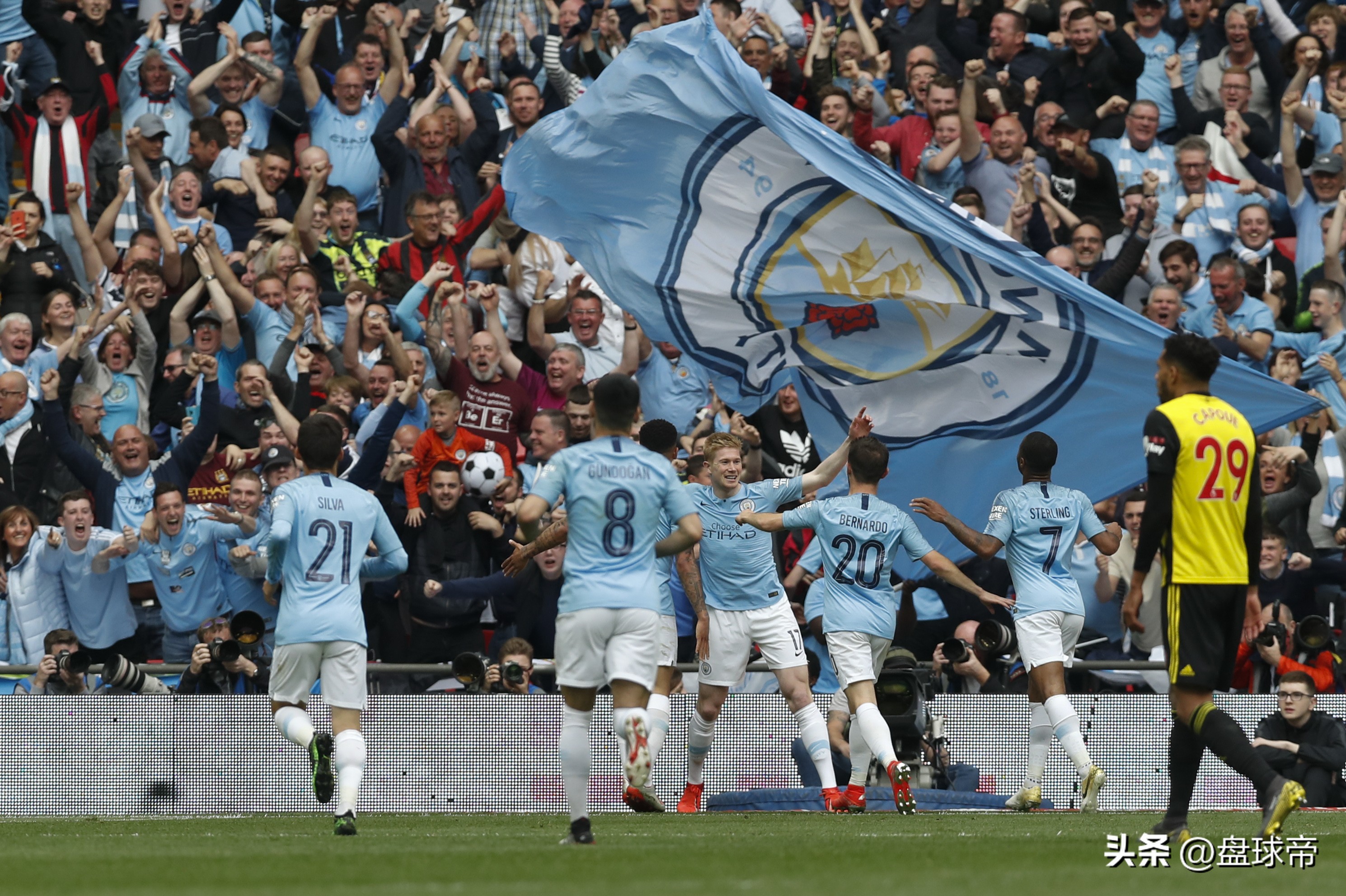 这个男人让曼城用7分力拿到足总杯神机妙算堪称足坛诸葛亮