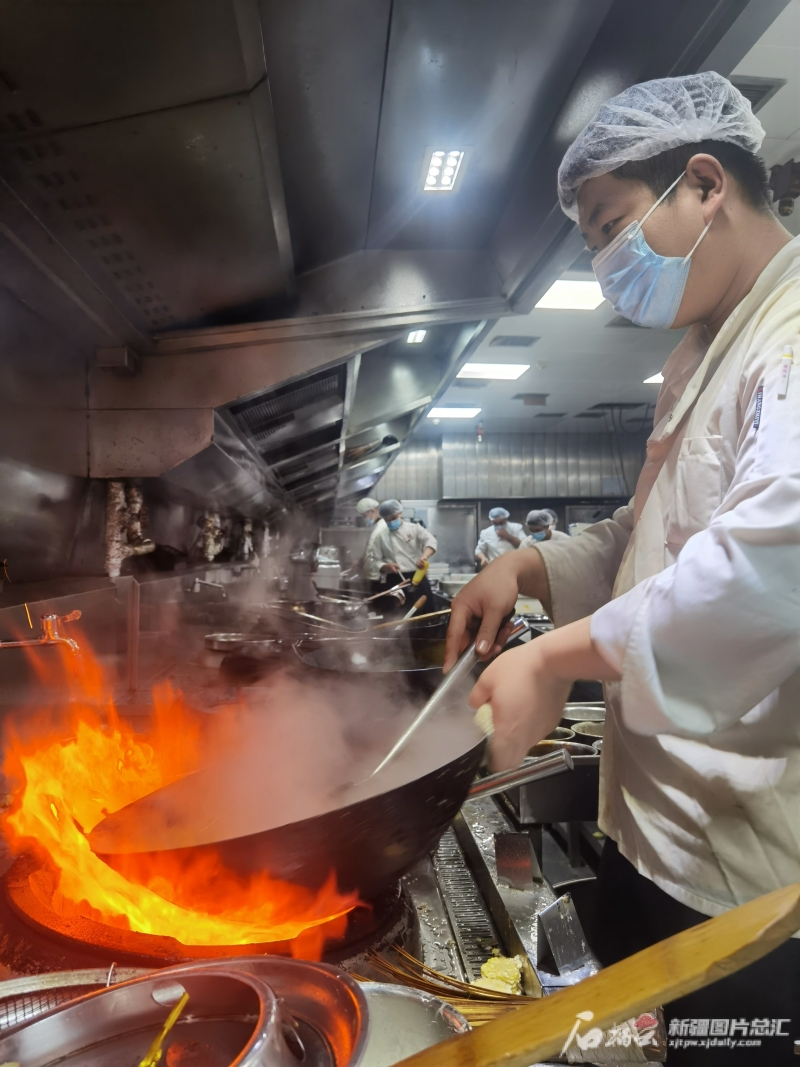 新疆乌鲁木齐餐饮现在能堂食吗,烟火气回归