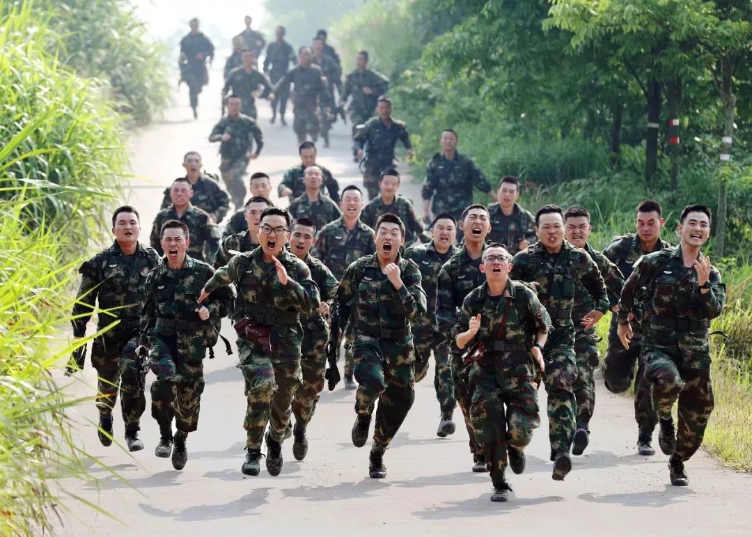 起床号冲锋号视频,起床号晨曲