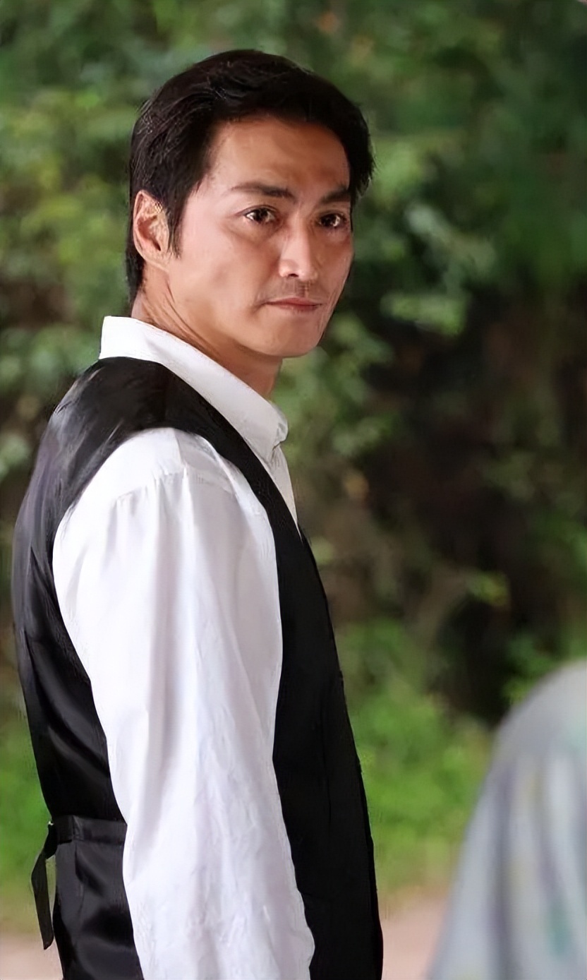 62岁何家劲有女儿吗,何家劲的一生年轻童年是怎么过的