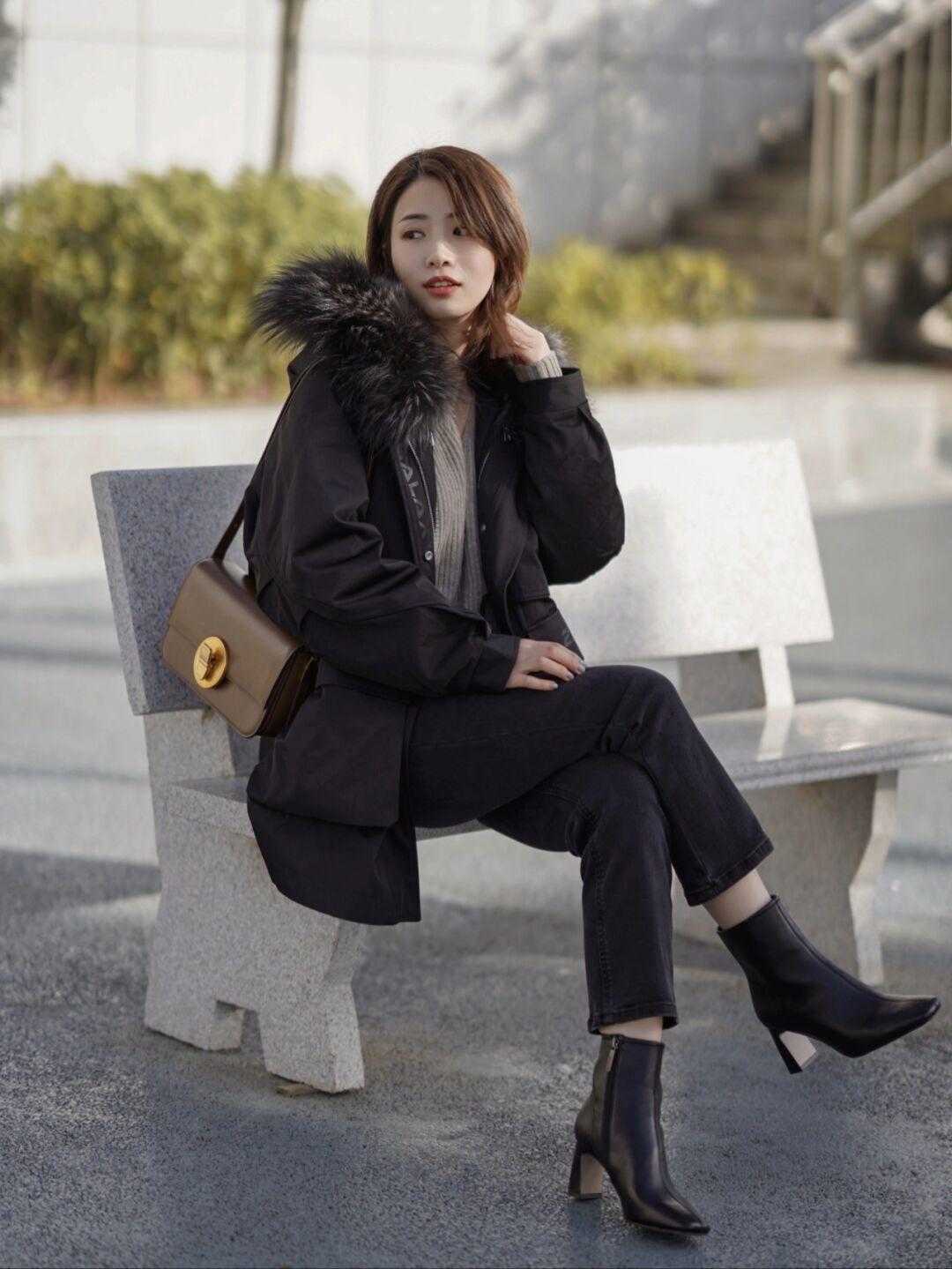 女生靴子冬天穿方便吗,女生靴子里面穿什么