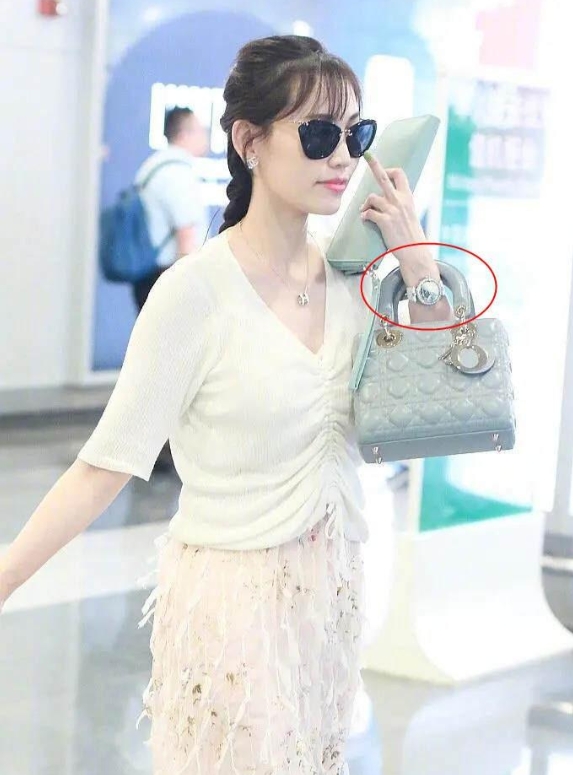 王宝强与马蓉离婚后的生活对比,王宝强离婚给马蓉分了多少钱