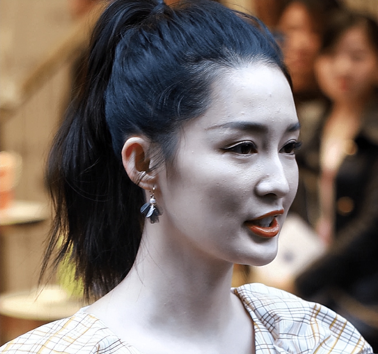 宋轶赵丽颖最新剧照,赵丽颖拍戏毛孔太抢镜