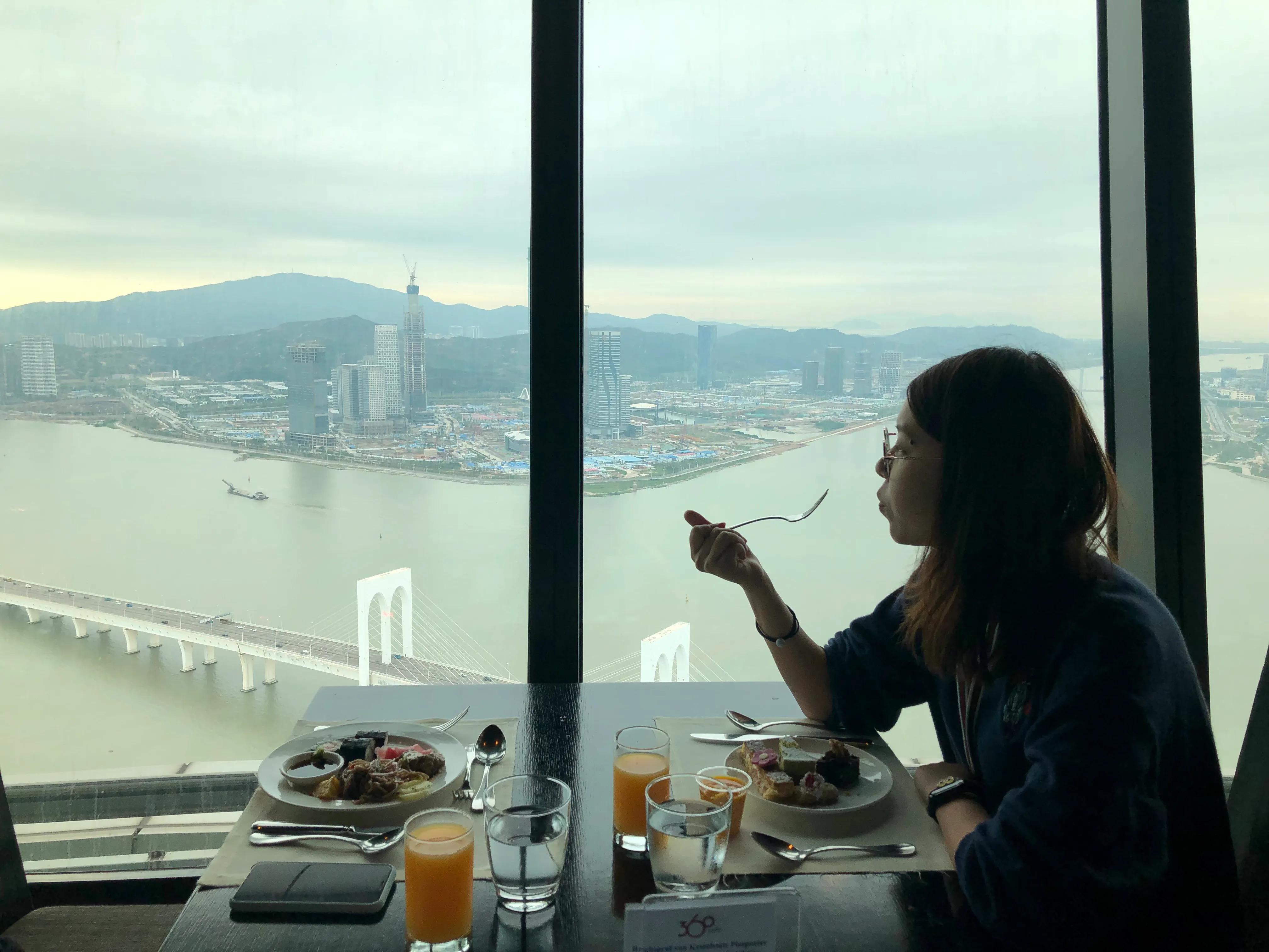 在澳门塔里面看蹦极,在澳门蹦极