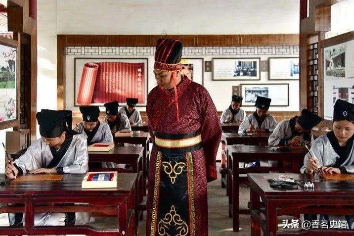 明清时期科举秀才考试一年几次,县试府试乡试会试殿试