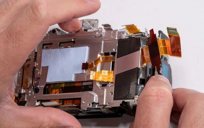 又来搞事情了！索尼α1硬核拆机