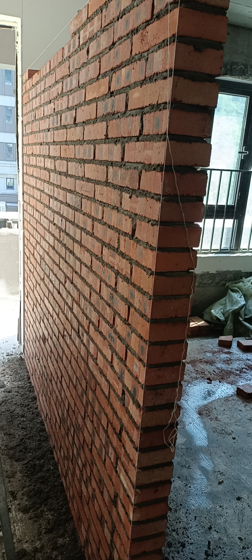 空心多孔红砖砌墙的正确方法,砌墙光滑细腻的红砖