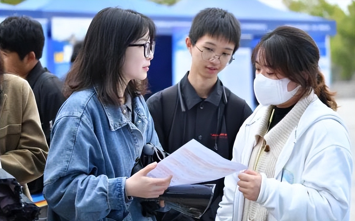 新一轮下岗潮是哪些行业,毕业生将如何应对严峻的就业形势