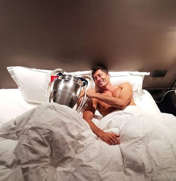 我们欠他1座金球！射手王+五冠王！请给他补发金球