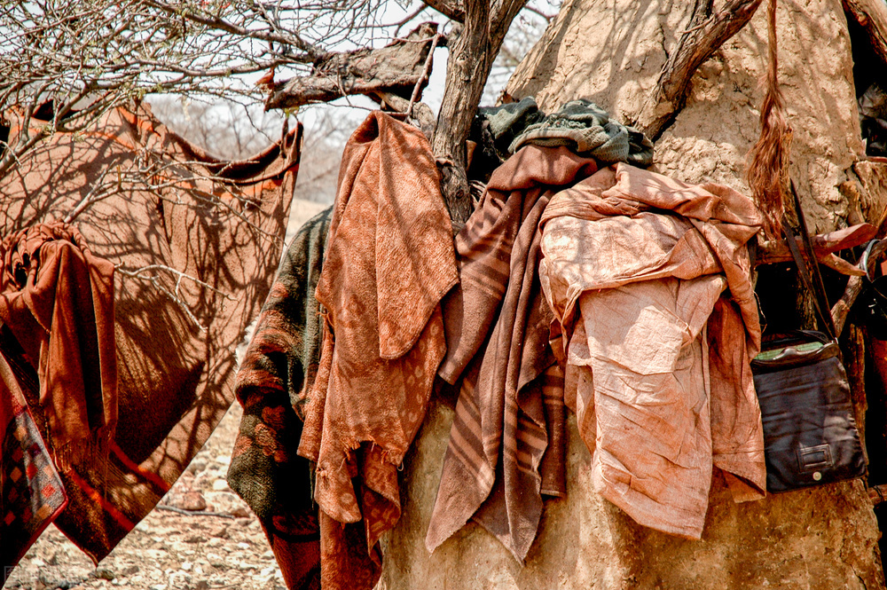 “黑肠嘴”？非洲富拉尼族，女性嘴唇“厚、黑、大”被认为是漂亮