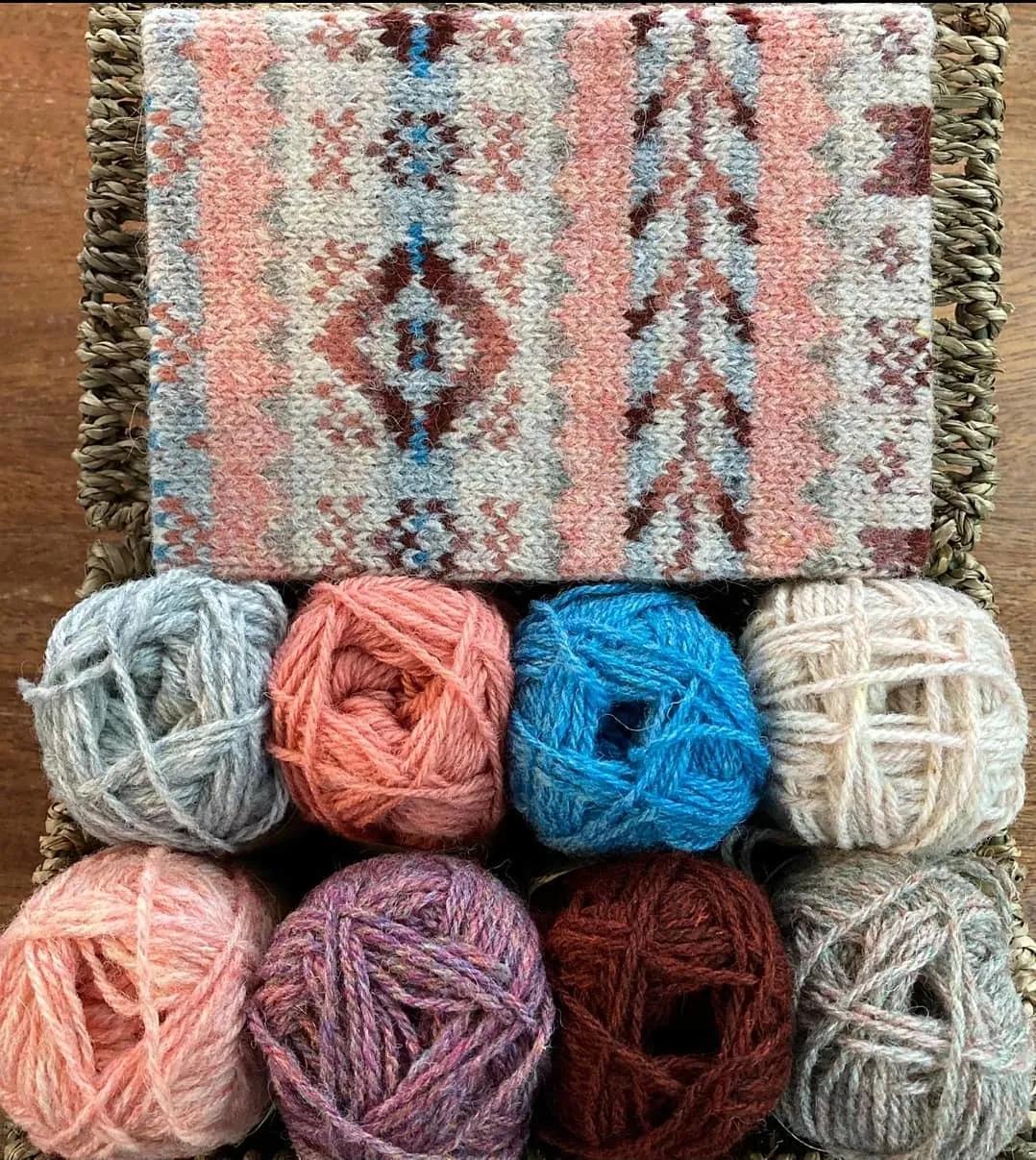 没想到!这3款“奶奶款毛衣”让姑娘们这么上头