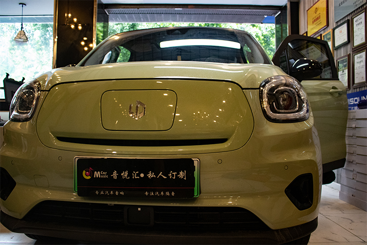 零跑新能源汽车t03内饰改装,零跑t03汽车音响改装