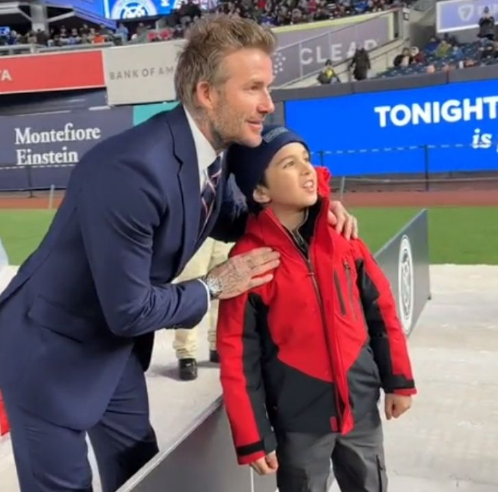 贝克汉姆穿西装踢足球照片,贝克汉姆无解一球