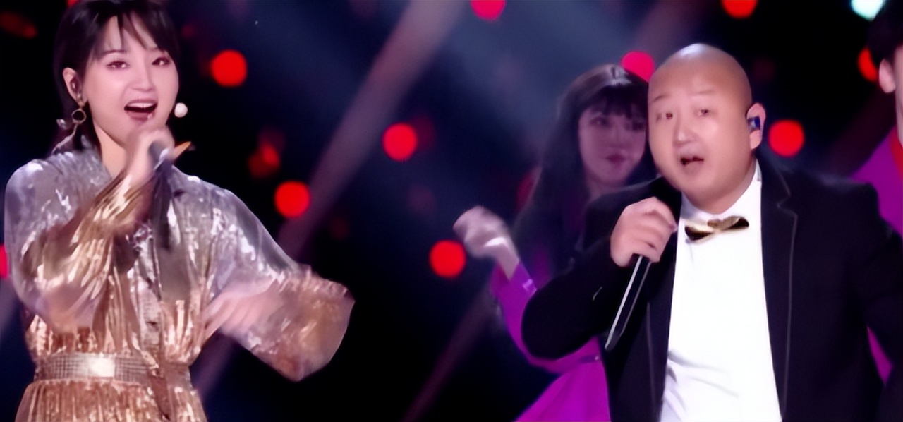 网红giao哥回应酒吧演出被打,网红giao哥现身酒吧捞金十分钟