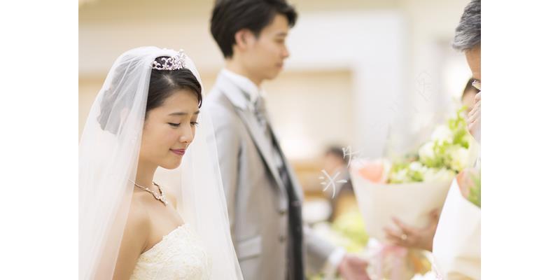 女儿18岁，每月零用金2000，却为了邻居的儿子与我争执