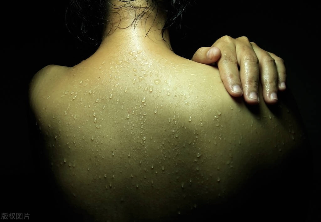 每天晚上睡觉都出一身汗怎么回事,感冒了晚上睡觉出一身汗怎么回事