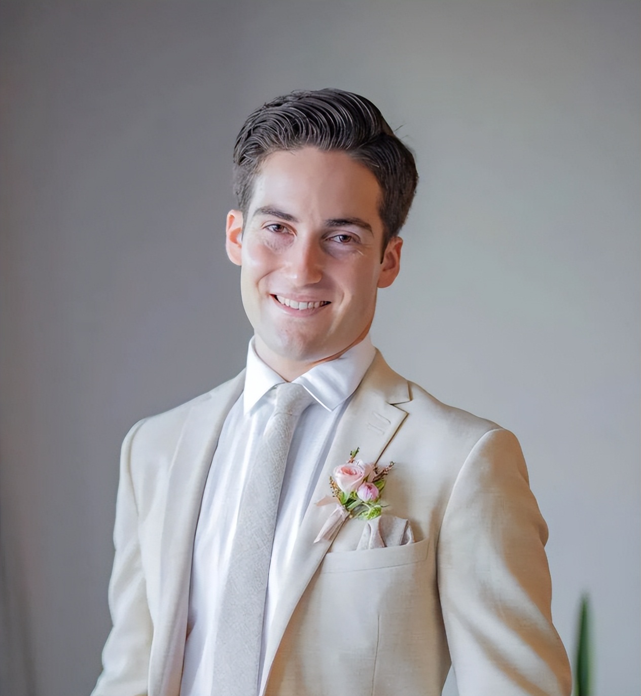 中国姑娘嫁化妆品巨头，身价百亿，各界名流出席，这也有你的贡献