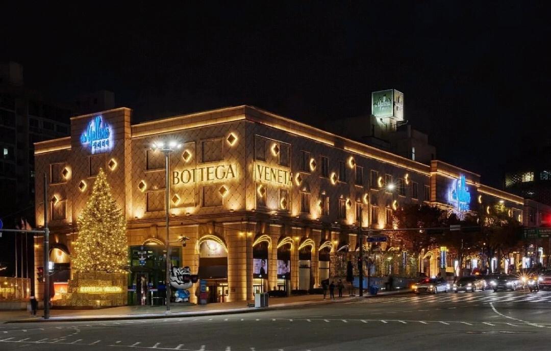 奢侈品秀场设计经典,奢侈品门店圣诞装扮