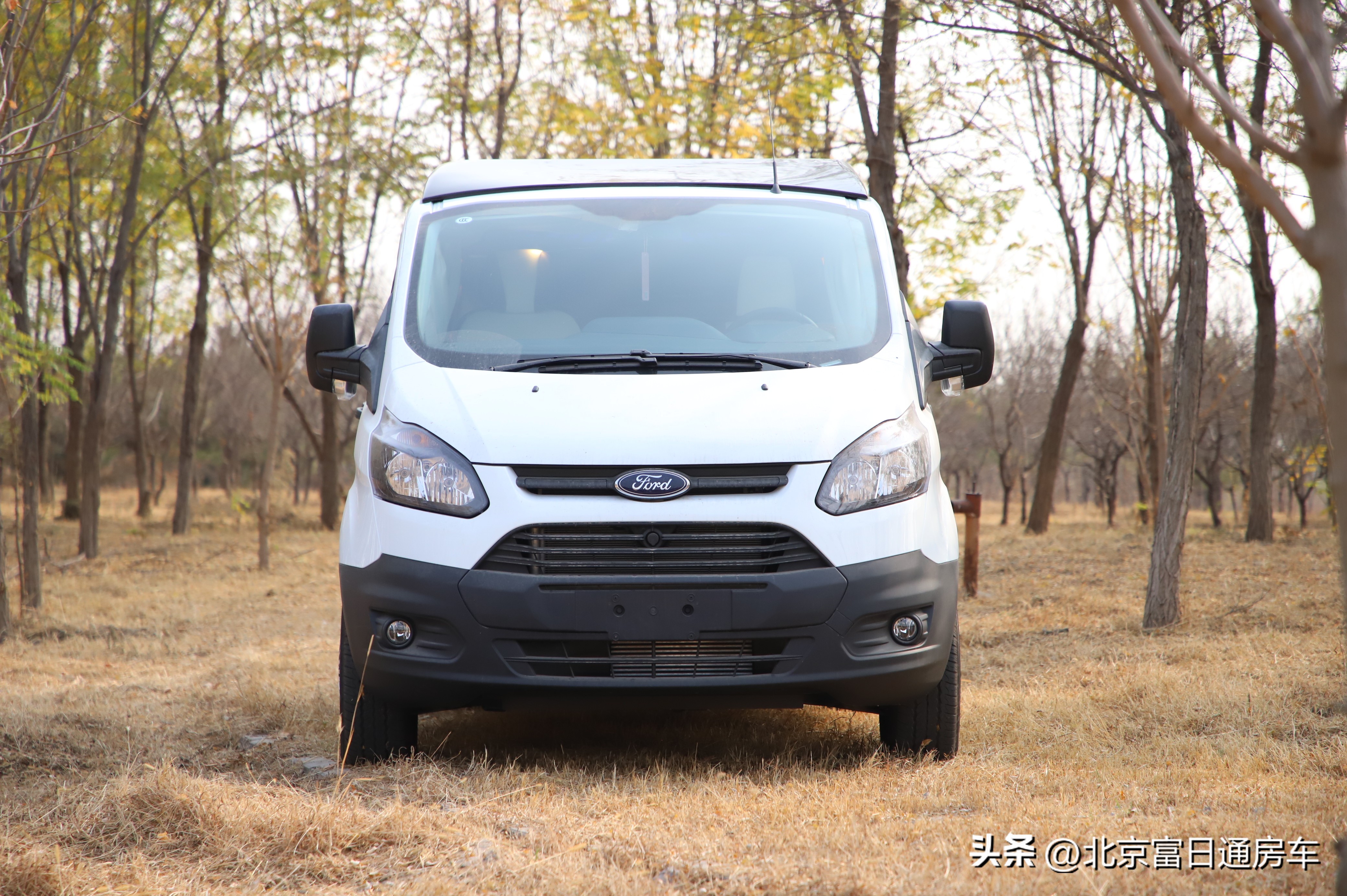 自带全封闭帐篷越野房车,模块化露营房车车长4米重500