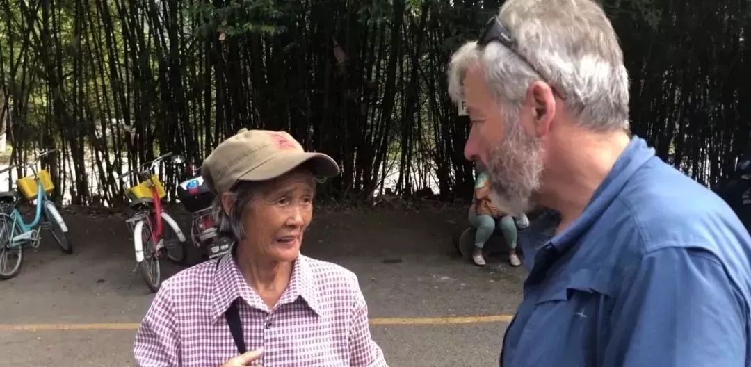 谢谢会说11门外语的阿婆，治愈了我的焦虑症