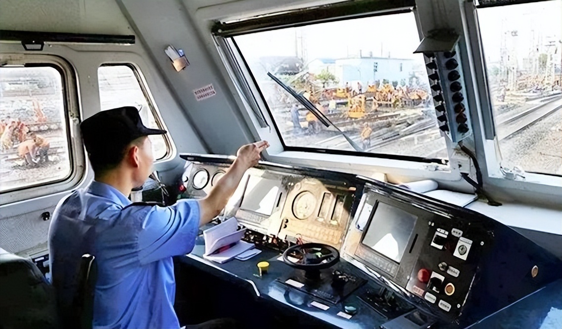 中专哪个专业适合男生,中专学校男生学什么专业比较好